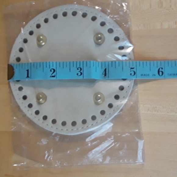 Round Crochet Bag Bottom Shaper. Beige 4.7". - Picture 3 of 4
